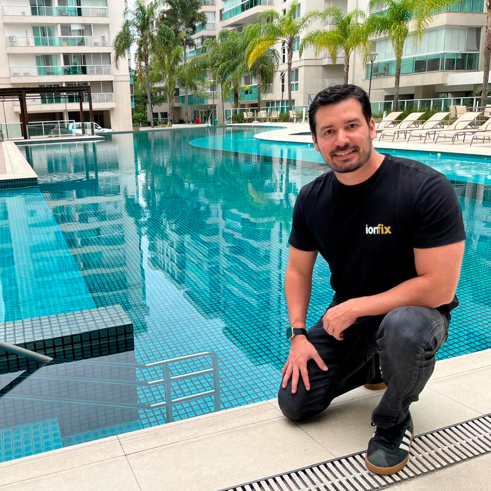 Piscina comercial com tratamento Ionfix